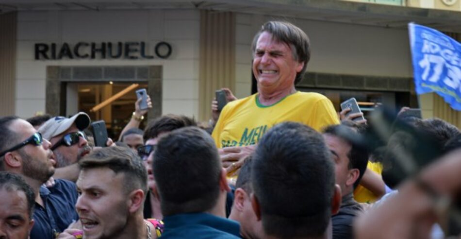 Apuñalan al candidato a la presidencia de Brasil Jair Bolsonaro en un mitin en Minas Gerais