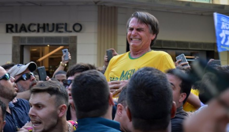 Apuñalan al candidato a la presidencia de Brasil Jair Bolsonaro en un mitin en Minas Gerais