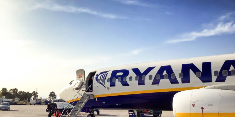 IU Exterior muestra su apoyo a la plantilla de Ryanair en huelga y recuerda que es la aerolínea la responsable de las cancelaciones