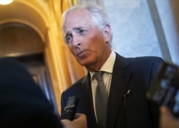 Senador Corker ve otras opciones en relaciones EEUU-Venezuela