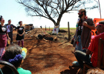 La segunda edición de Festiclown Pela Terra vuelve a unir a Pallasos en Rebeldía y	a Txarango