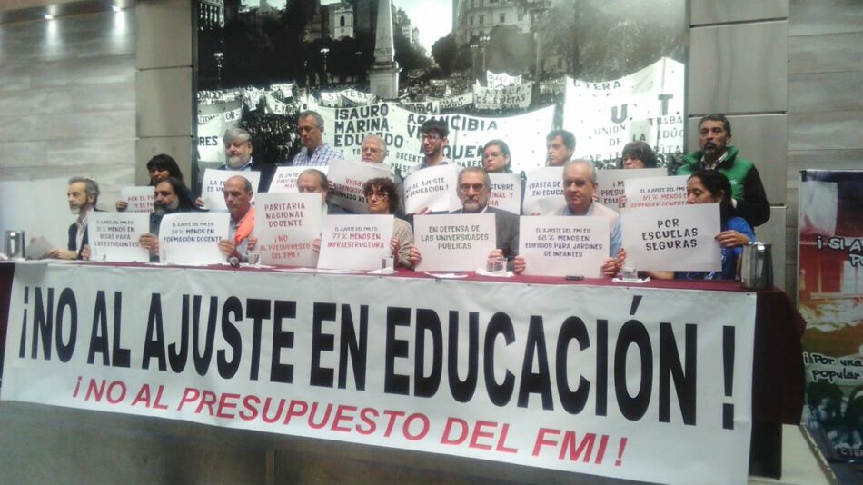 El profesorado argentino convoca huelga en contra de los recortes