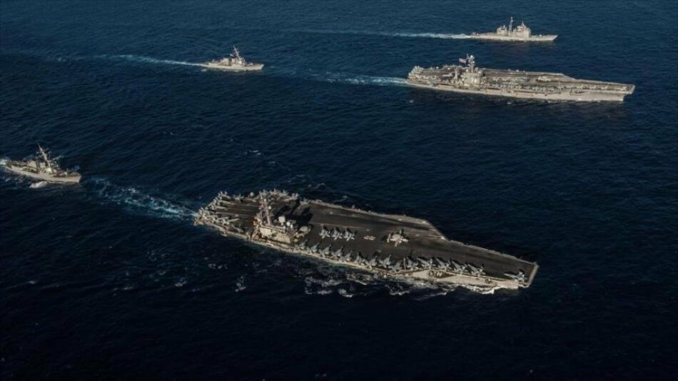 EEUU reta a China y posiciona 2 portaviones en mar de Filipinas
