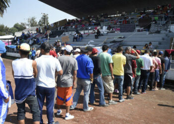 Voces de la caravana migratoria: La dictadura y la injerencia de EE.UU. están detrás del éxodo en Honduras