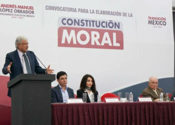 Andrés Manuel López Obrador, presidente electo de México, presenta su proyecto para elaborar una Constitución Moral