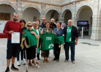 La PAH se felicita por el registro de una ley de vivienda en el Parlamento de Cantabria