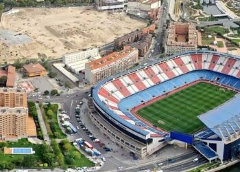 «Las obras se hacen bien o no se hacen”, insisten las AMPAs y asociaciones vecinales ante el plan de derribo del Vicente Calderón