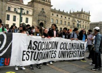 Colombia: Gobierno niega dinero para la educación y ordena represión