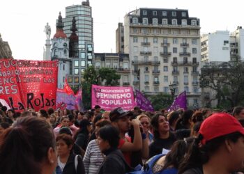 Manifestaciones multitudinarias en Argentina ante la sentencia del crimen de Lucía Pérez