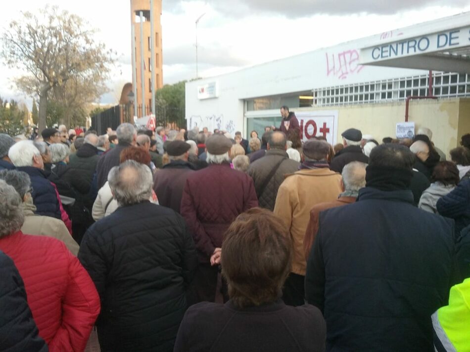 Cientos de personas protestan en Alcalá de Henares en contra del recorte del horario de los Centros de Salud