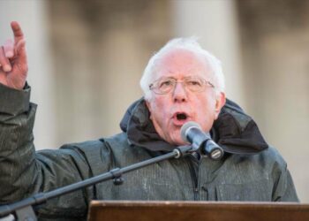 Bernie Sanders avisa a EEUU que no apoye a golpistas en Venezuela