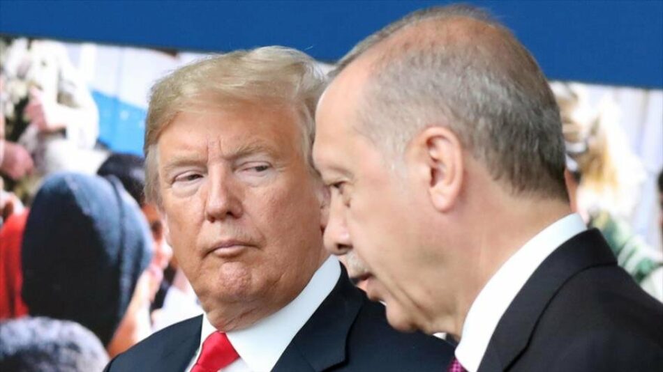 Trump amenaza con devastar económicamente a Turquía si ataca kurdos