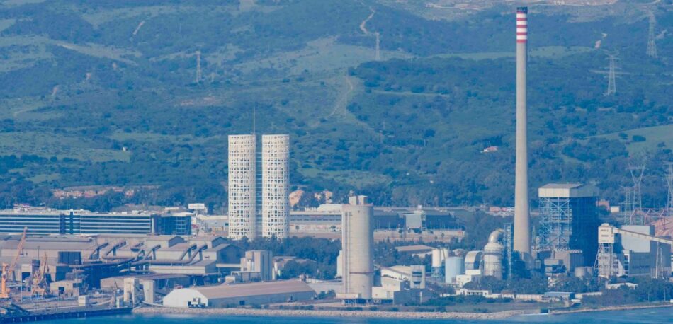 Organizaciones sociales aúnan esfuerzos contra la instalación de la terminal de gas de Endesa en Los Barrios