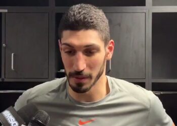 El jugador de baloncesto Enes Kanter se niega a viajar a Reino Unido por miedo a “represalias de agentes de Erdogan”