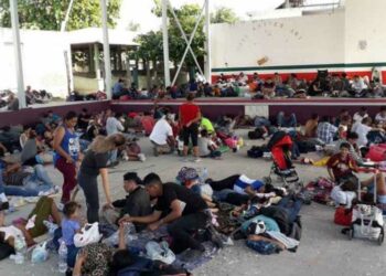Nueva caravana de migrantes centroamericanos llega a Oaxaca, México