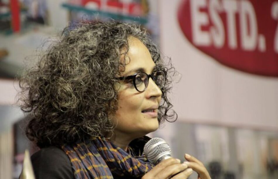 Arundhati Roy: “El problema no es Trump, sino el sistema que lo produjo”