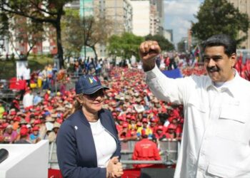 Maduro pidió la renuncia a todo su gabinete de ministros