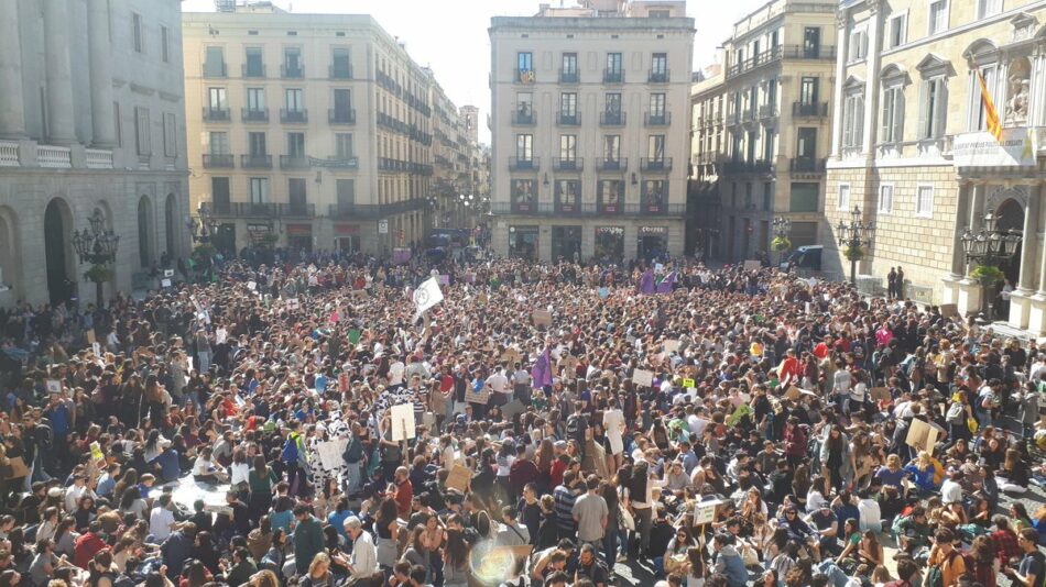 Alberto Garzón califica de “muy buena noticia” las movilizaciones estudiantiles contra el cambio climático y advierte de que “la política no puede permanecer rezagada de esta realidad”