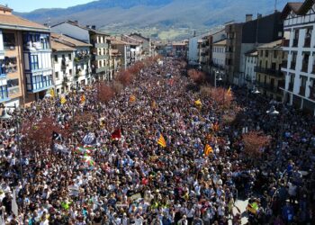 Cerca de 60 mil personas marcharon en Alsasua contra la injusticia y el montaje punitivo contra a ocho jóvenes