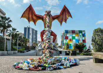Cientos de personas demandan en Málaga más compromiso contra el ‘Maldito Plástico’