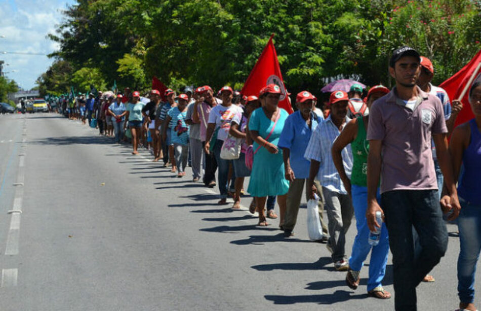 Abril Rojo: Campesinos en Brasil se movilizan para exigir reforma agraria y justicia