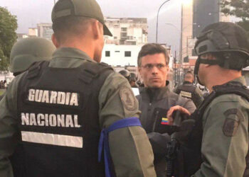 Fuerzas antichavistas sacan a Leopoldo López de su arresto domiciliario