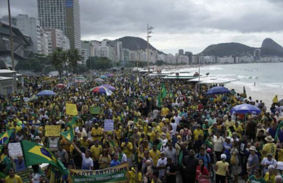 Brasil: Los ultraderechistas seguidores de Bolsonaro salieron a las calles para presionar al Congreso