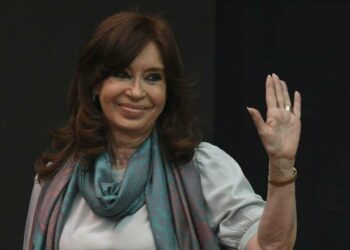 Kirchner se postula como vicepresidenta en próximas elecciones argentinas