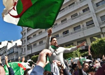 Policía argelina reprime protesta de trabajadores contra Gobierno