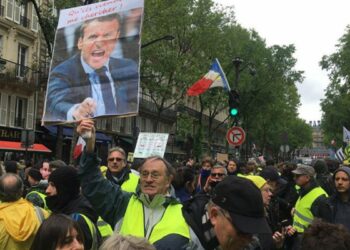 Los Chalecos Amarillos continúan sus protestas contra las políticas de Macron