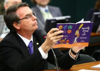 Jair Bolsonaro promueve que los alumnos filmen a los docentes que expresen ideas de izquierda