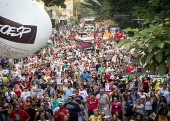 Reiteran llamado a paro nacional de educación el 15M en Brasil