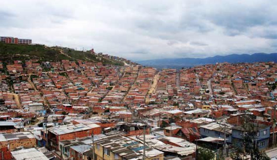 Colombia: Con panfletos amenazantes los paramilitares advierten «toque de queda» en Ciudad Bolívar