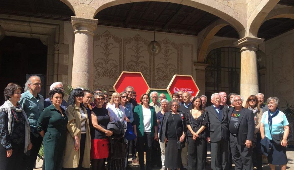Manuel Castells, Carla Simón, Pilar Bardem, Pere Portabella, Rosa Regàs i Eduard Fernández signen el manifest de suport a Ada Colau