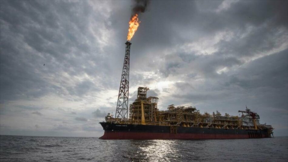 Precio del crudo se dispara por explosión de buques en mar de Omán