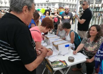 Más de 18.000 personas participan en la consulta republicana en Madrid