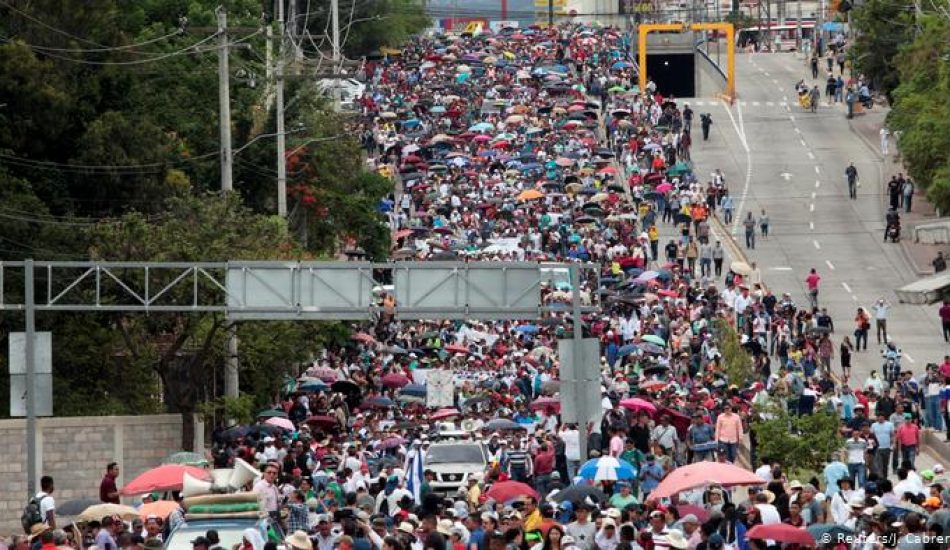 Choques entre la policía y los manifestantes en el segundo paro nacional de protesta en Honduras