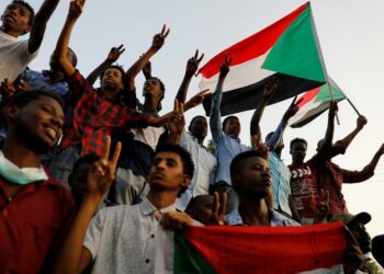 Militares sudaneses detienen a tres líderes de la oposición