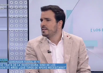 Alberto Garzón subraya la “necesidad” de llegar a un acuerdo de gobierno con el PSOE pero advierte de que la dirección socialista no ha hecho “esfuerzos relevantes” para lograr el apoyo