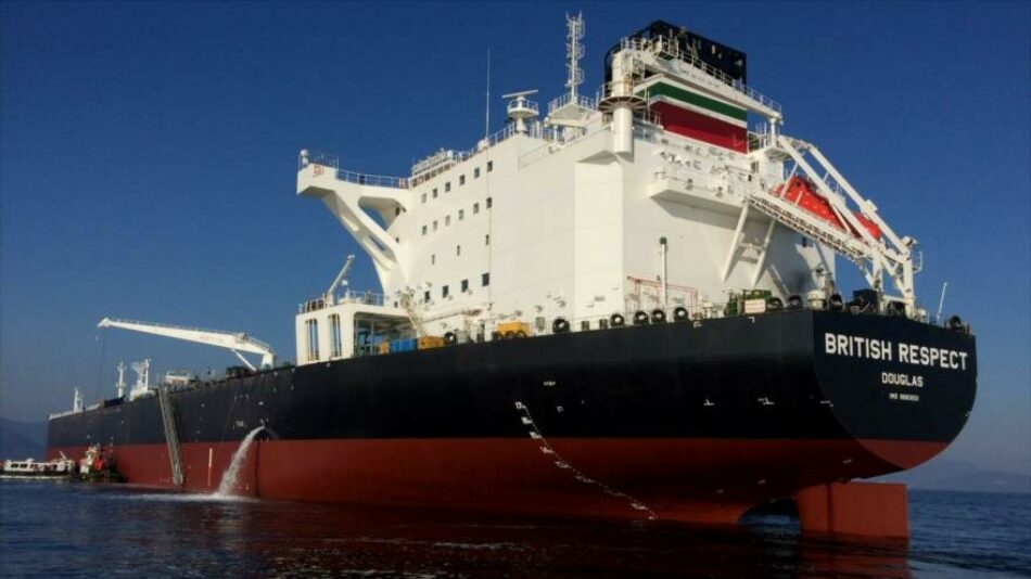 Petrolero británico no entra en estrecho de Ormuz por temor a Irán