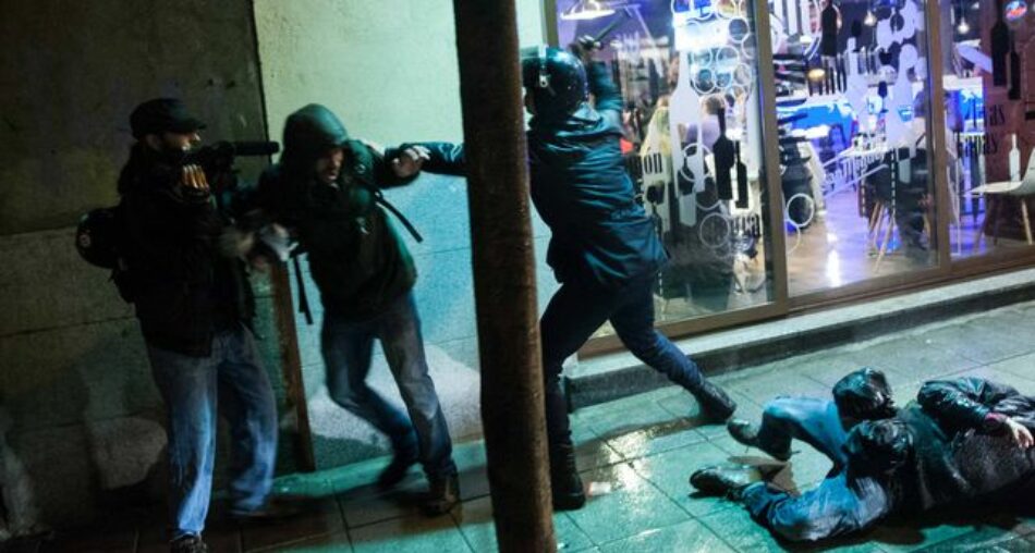 La AN condena al Ministerio del Interior a indemnizar con 1771,45€ a un reportero por las agresiones que sufrió por parte de los antidisturbios cuando grababa una detención en 2014