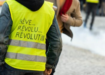 Los chalecos amarillos mantienen su pulso a Macron un sábado más