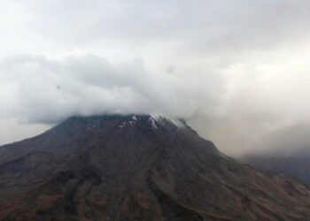 Más de 1000 personas evacuadas en Perú ante la erupción del volcán Ubinas