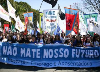 Estudiantes brasileños a nuevo tsunami educativo contra Bolsonaro