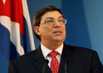 El ministro de exteriores cubano denuncia el impacto del bloqueo en remesas hacia Cuba