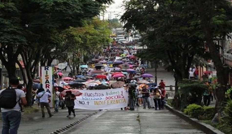 Maestros colombianos arrancan paro nacional de 48 horas