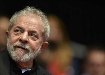 Amplio arco de personalidades argentinas reclama libertad de Lula