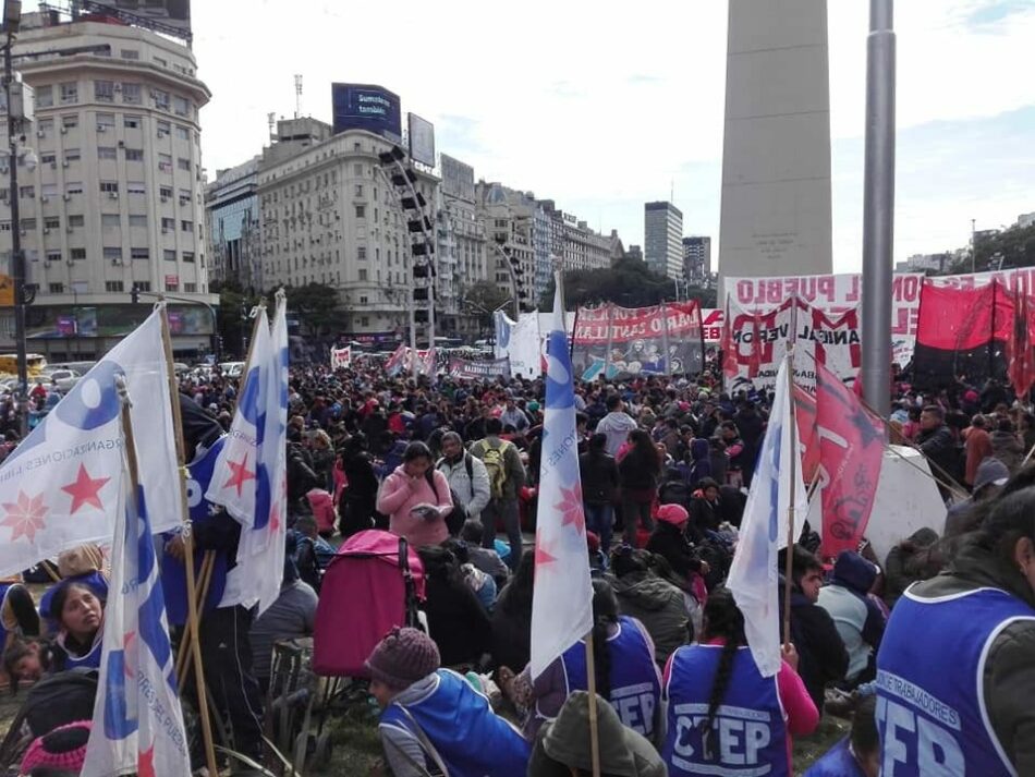 Argentina: Masiva marcha de trabajadores desocupados