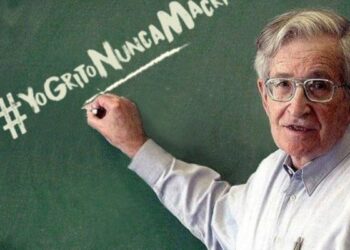 Noam Chomsky: «Las políticas de Macri están diseñadas para el beneficio de los ricos»