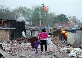 Argentina. Cuatro millones de pobres y un millón de indigentes más en un año